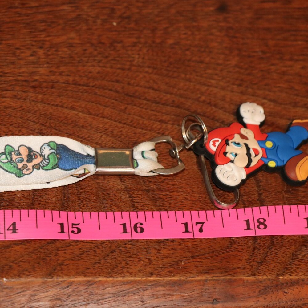 Super Mario Lanyard 2014 Bioworld Ninetendo Super Mario Lanyard - Picture 3 of 3
